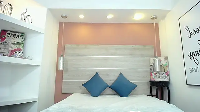 AlexandraCambell online show from November 8, 2025, 10:04 am