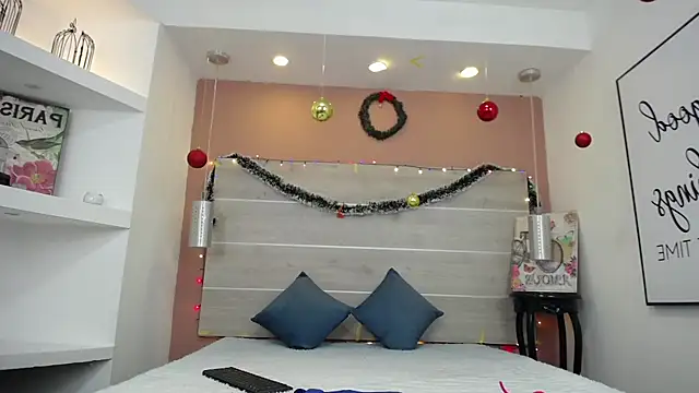 AlexandraCambell online show from December 15, 2025, 11:36 am