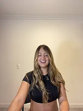 Zara Ross online show from April 21, 2026, 3:02 am