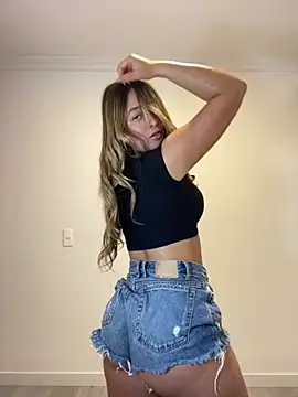 Zara Ross online show from April 26, 2026, 9:45 pm