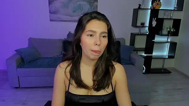 LounaDivine online show from November 11, 2025, 5:40 am