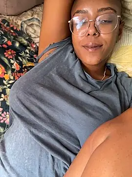 Snapshot of aliasyourfav chatting on November 9, 2025, 4:49 pm aliasyourfav online show from November 9, 2025, 4:49 pm