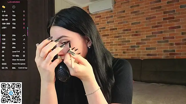 EnricaElis online show from December 15, 2025, 8:13 pm