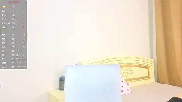 EnricaElis online show from April 18, 2026, 8:42 pm