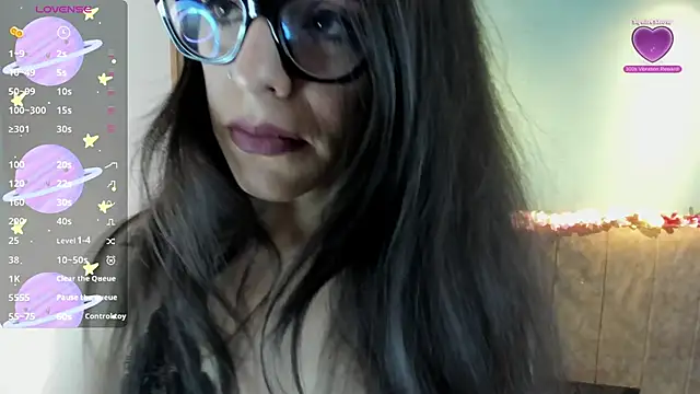 IsisNoir online show from April 21, 2026, 12:33 pm