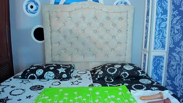 mishell lovely online show from December 19, 2025, 12:01 pm