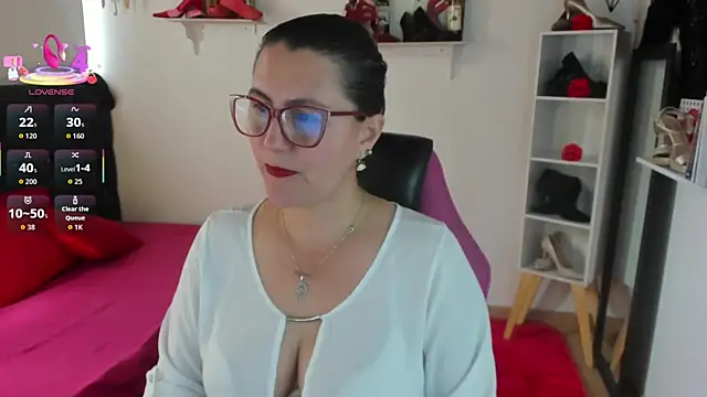 D Martii online show from September 12, 2025, 2:39 pm