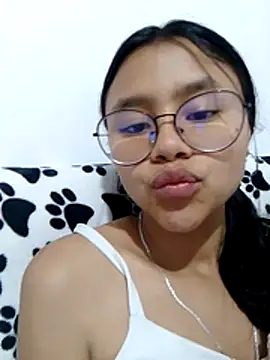 SofieLove 01 online show from April 10, 2026, 8:41 am