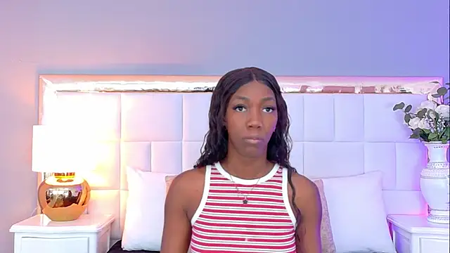 MadeleineHocker online show from September 17, 2025, 12:18 pm