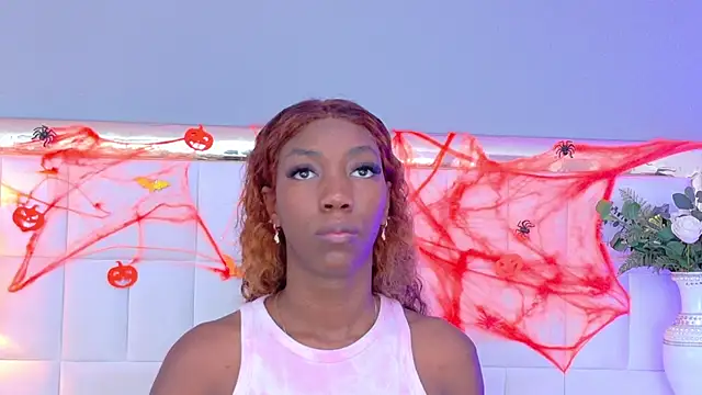 MadeleineHocker online show from October 22, 2025, 1:11 pm