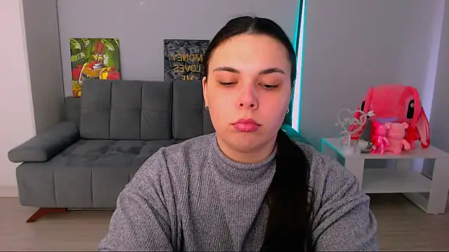 queenofthesense  online show from February 8, 2026, 9:34 am