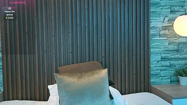 leilapons online show from April 4, 2026, 5:43 pm