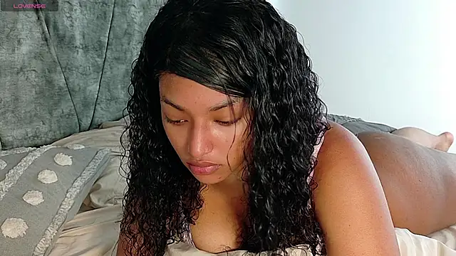 ValeriGallardo17 online show from October 29, 2025, 8:21 pm