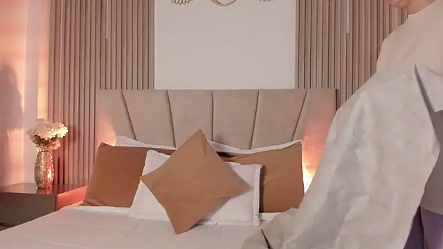 Rachell Jamess online show from September 16, 2025, 4:02 am