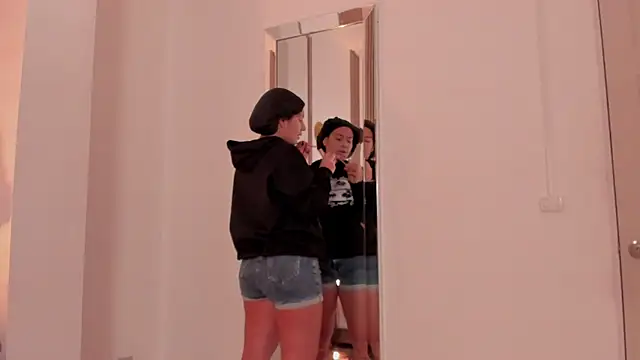 Rachell Jamess online show from September 28, 2025, 1:44 am