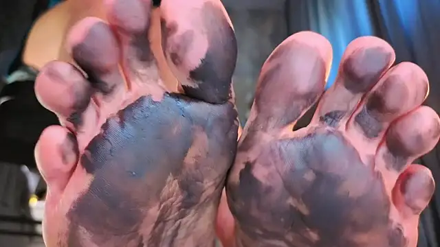 Feet Heelss online show from September 26, 2025, 10:19 am