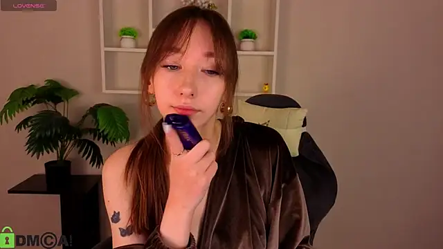 Miche1le Allenne online show from April 21, 2026, 3:02 am