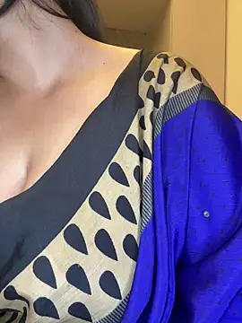 annanya01 online show from April 20, 2026, 6:42 pm