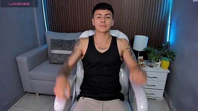 Leo santoro online show from November 28, 2025, 1:36 pm