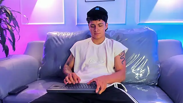 Leo santoro online show from March 26, 2026, 1:38 pm