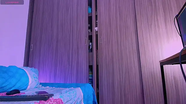 dreamsussi online show from April 21, 2026, 10:12 pm