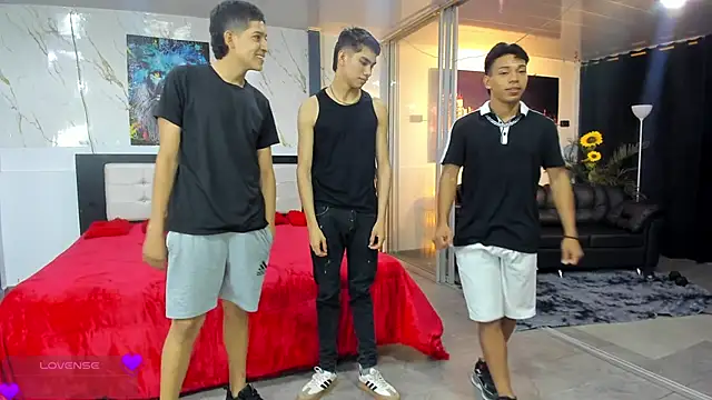 Bisexlifehot   online show from March 22, 2026, 11:19 pm