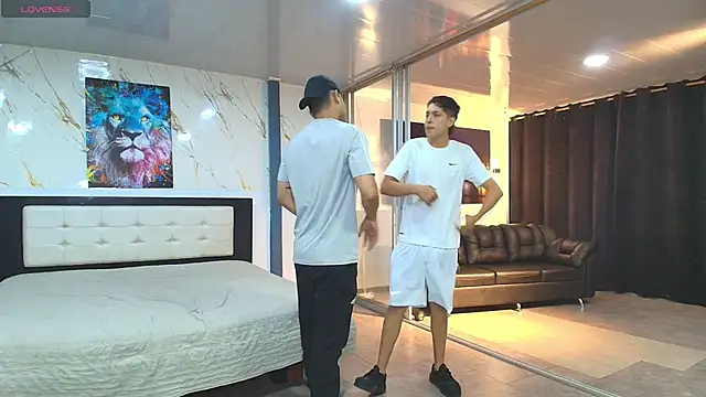 Bisexlifehot   online show from April 21, 2026, 11:07 pm