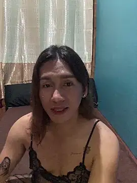 pretty TRANSjona online show from October 24, 2025, 5:26 am