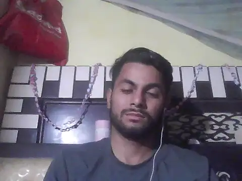 ursdreamperson online show from November 8, 2025, 5:29 am