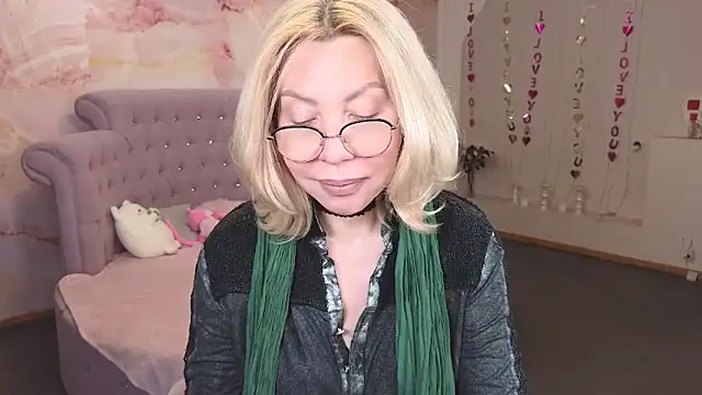 Snapshot of Wendy_Waves chatting on October 4, 2025, 10:46 am Wendy Waves online show from October 4, 2025, 10:46 am