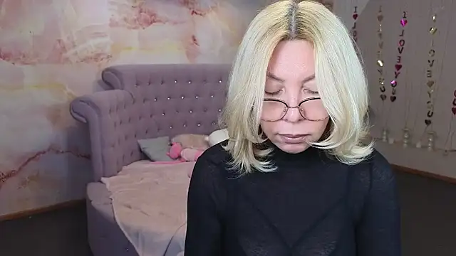 Snapshot of Wendy_Waves chatting on October 5, 2025, 11:08 am Wendy Waves online show from October 5, 2025, 11:08 am