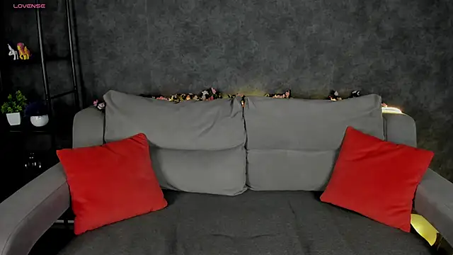 Lori Blossom online show from February 18, 2026, 1:12 am