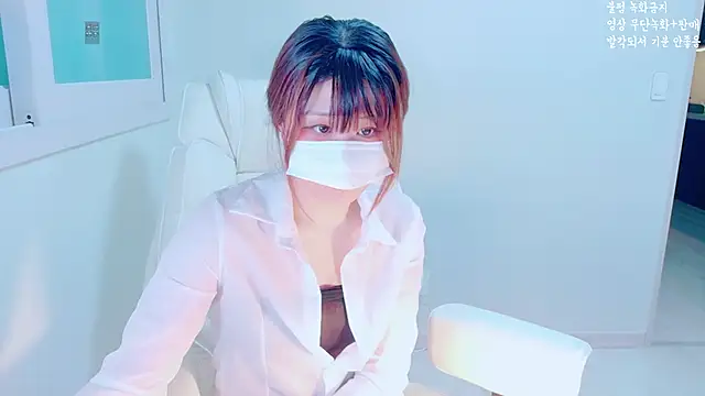 hyeony s96 online show from November 3, 2025, 12:39 pm