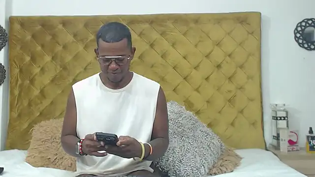 AndyCalifornia1 online show from December 1, 2025, 2:33 pm