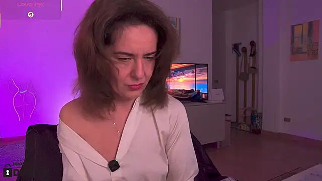 Witch in Silk online show from November 8, 2025, 6:07 pm