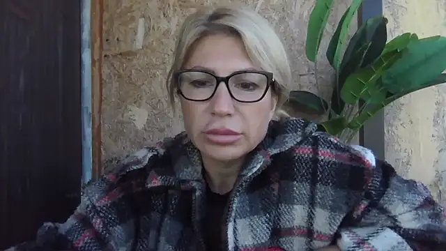 fox red lady7 online show from September 14, 2025, 10:03 am