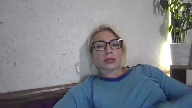 fox red lady7 online show from October 7, 2025, 7:44 pm