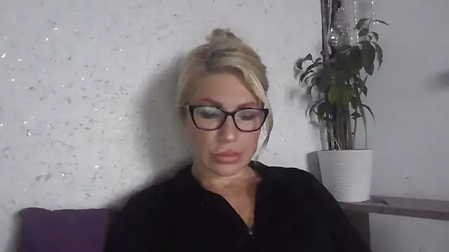 fox red lady7 online show from October 18, 2025, 9:54 am