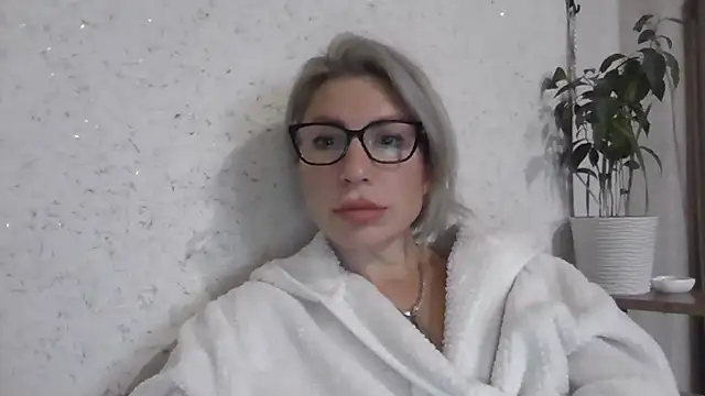 fox red lady7 online show from November 16, 2025, 12:11 pm