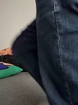 sonwmelt1 online show from September 28, 2025, 3:01 am