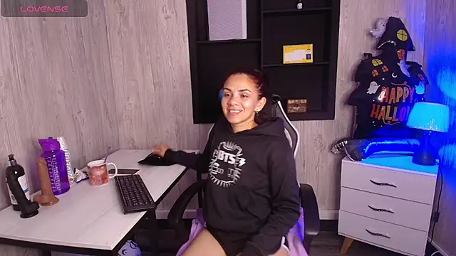 Mia Esposito2 online show from November 5, 2025, 3:39 am