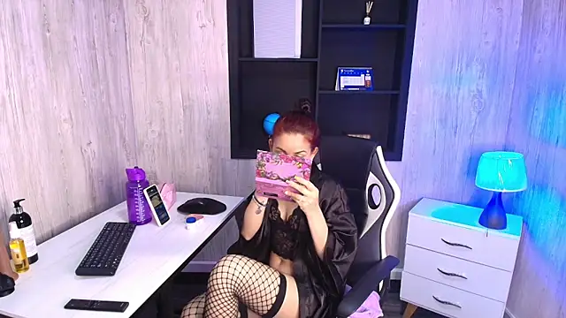 Mia Esposito2 online show from November 21, 2025, 2:21 am