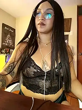 FallsForHerSmile online show from April 23, 2026, 5:52 am