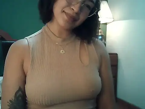 FallsForHerSmile online show from May 13, 2026, 5:10 pm
