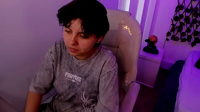 Nathaly ds online show from February 5, 2026, 7:18 pm