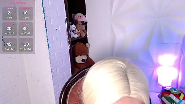 Cherrylionn online show from June 16, 2026, 3:42 am