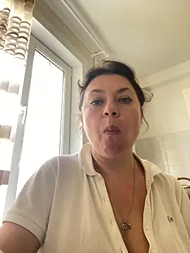 Kiravix online show from October 6, 2025, 9:18 am