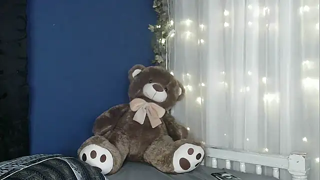 lishainparis18 online show from March 6, 2026, 12:01 pm