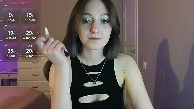 white liillyy online show from May 13, 2026, 9:22 pm