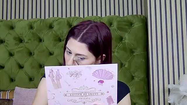 LunaHart online show from November 30, 2025, 2:10 pm